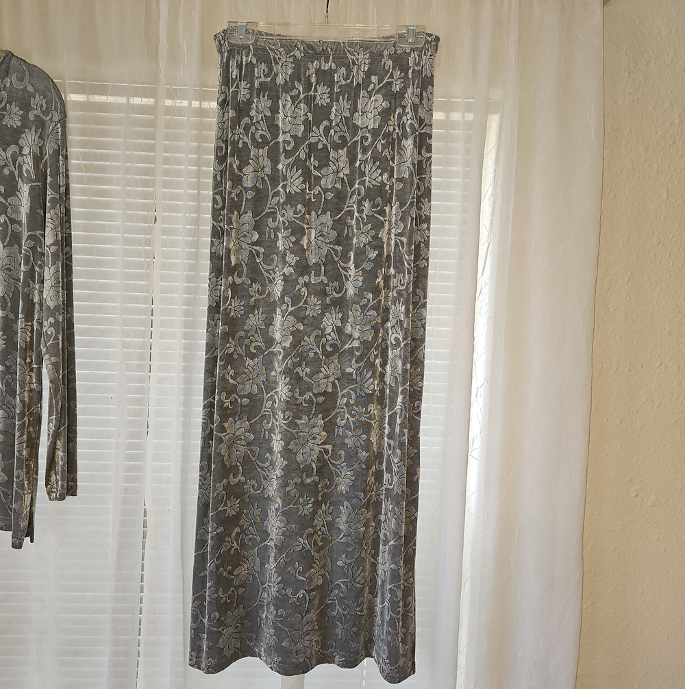 Clio Silver-Gray Floral Velvet Maxi Skirt w/ Top Set - Picture 6 of 14